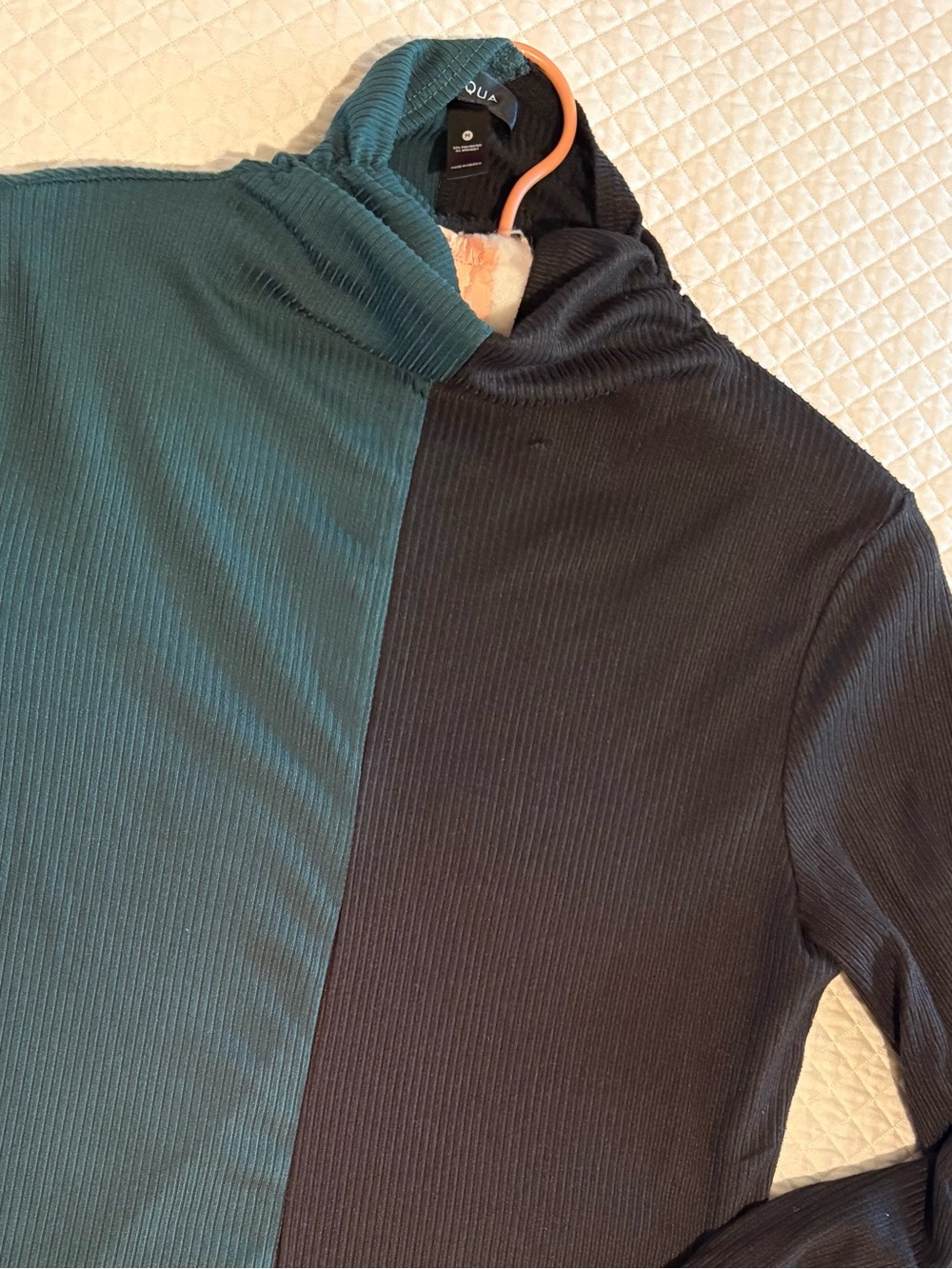 Aqua Two-Tone Ribbed Turtleneck Sweater - Teal & Black